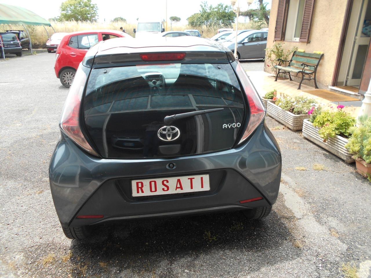 Toyota Aygo 1.0 5 porte Lounge Connect euro 5 neo patentati