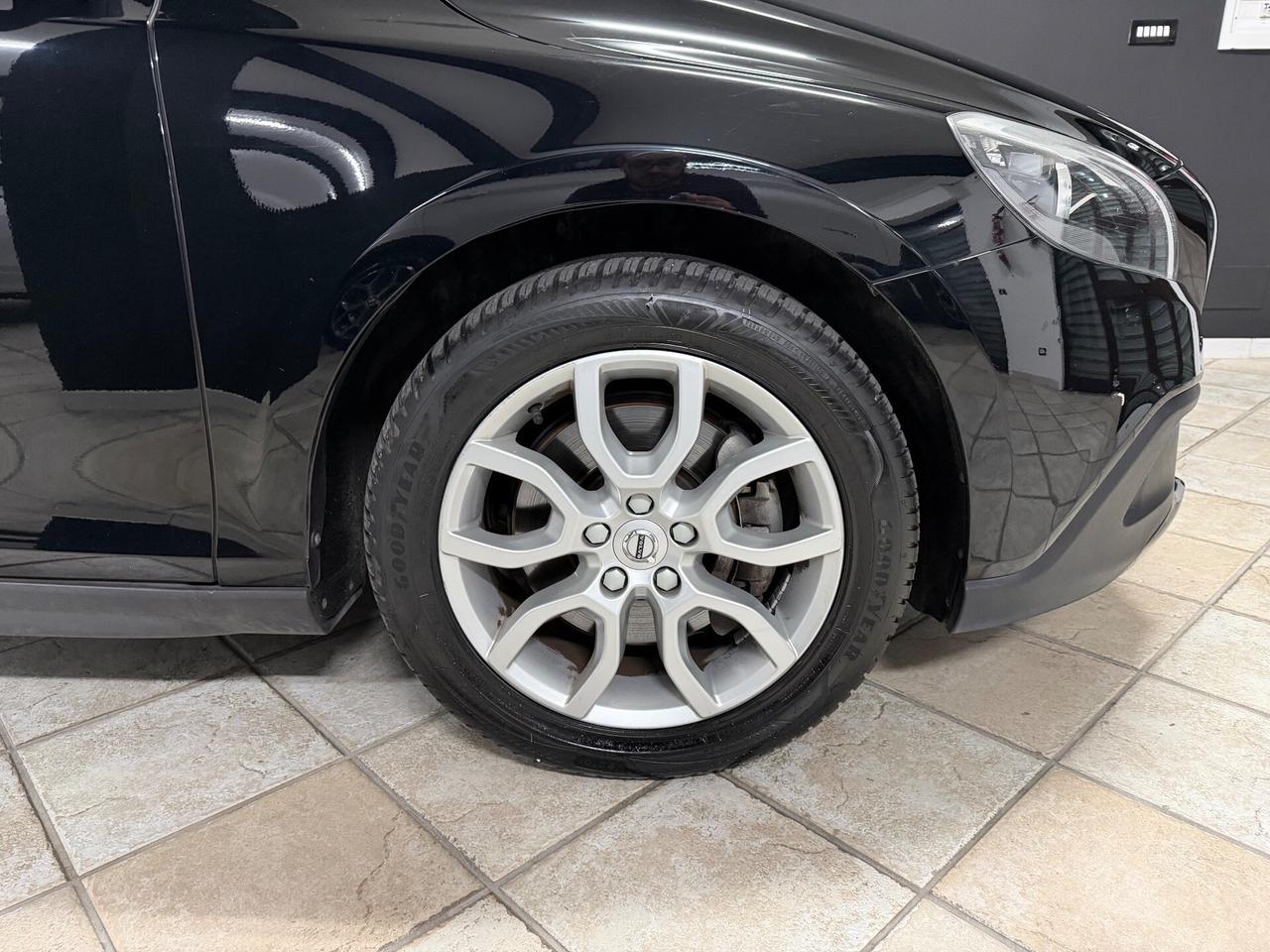 VOLVO V40 2.0 D2 (120) Cross Country Kinetic 2017