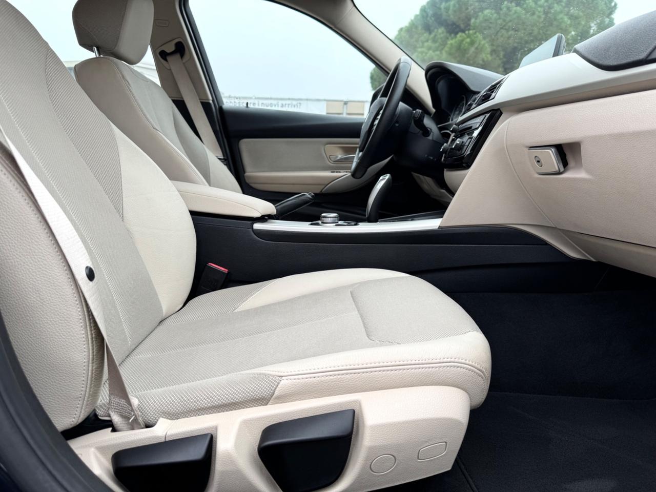 BMW 320d Automatic Touring XDRIVE - Navi 17