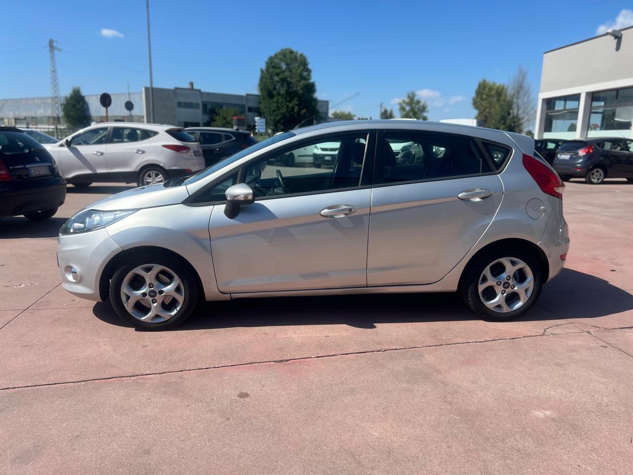 Ford Fiesta 1.4 16V 5p. Bz.- GPL Titanium Bs.