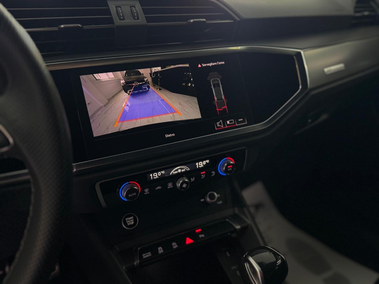 Audi Q3 2.0 TDI S-Tronic S-Line Identity Black
