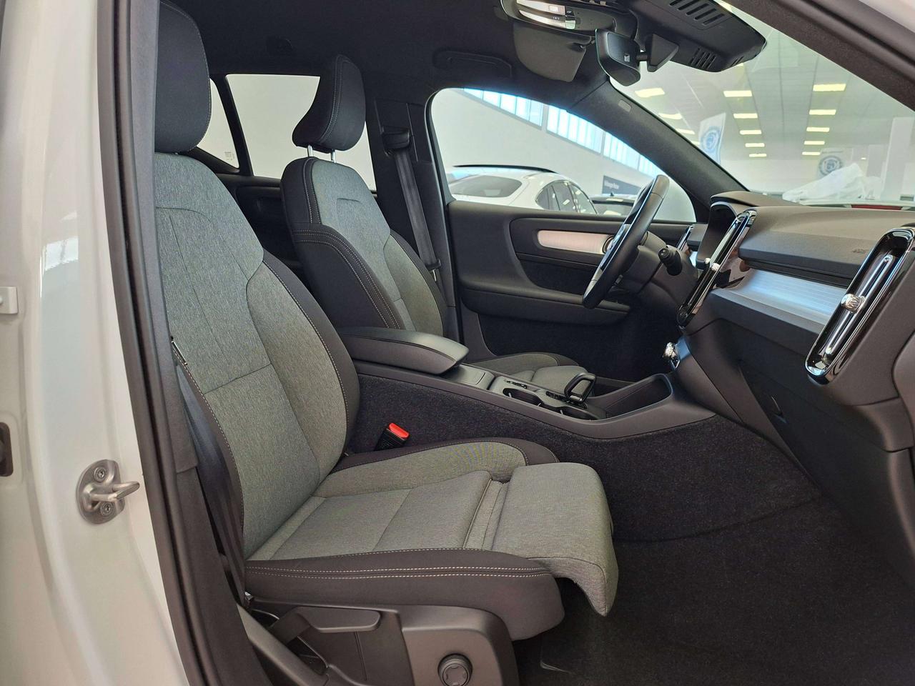 Volvo XC40 2.0 b3 CORE Aut 2 ANNI GARANZIA AYVENS