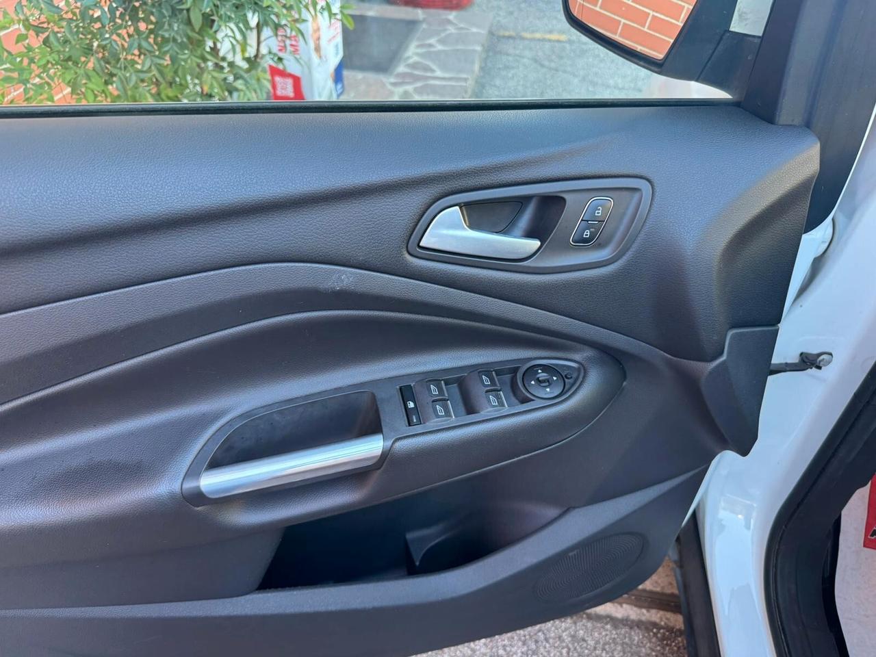 Ford Kuga 1.5 TDCI 120 CV 2WD Titanium