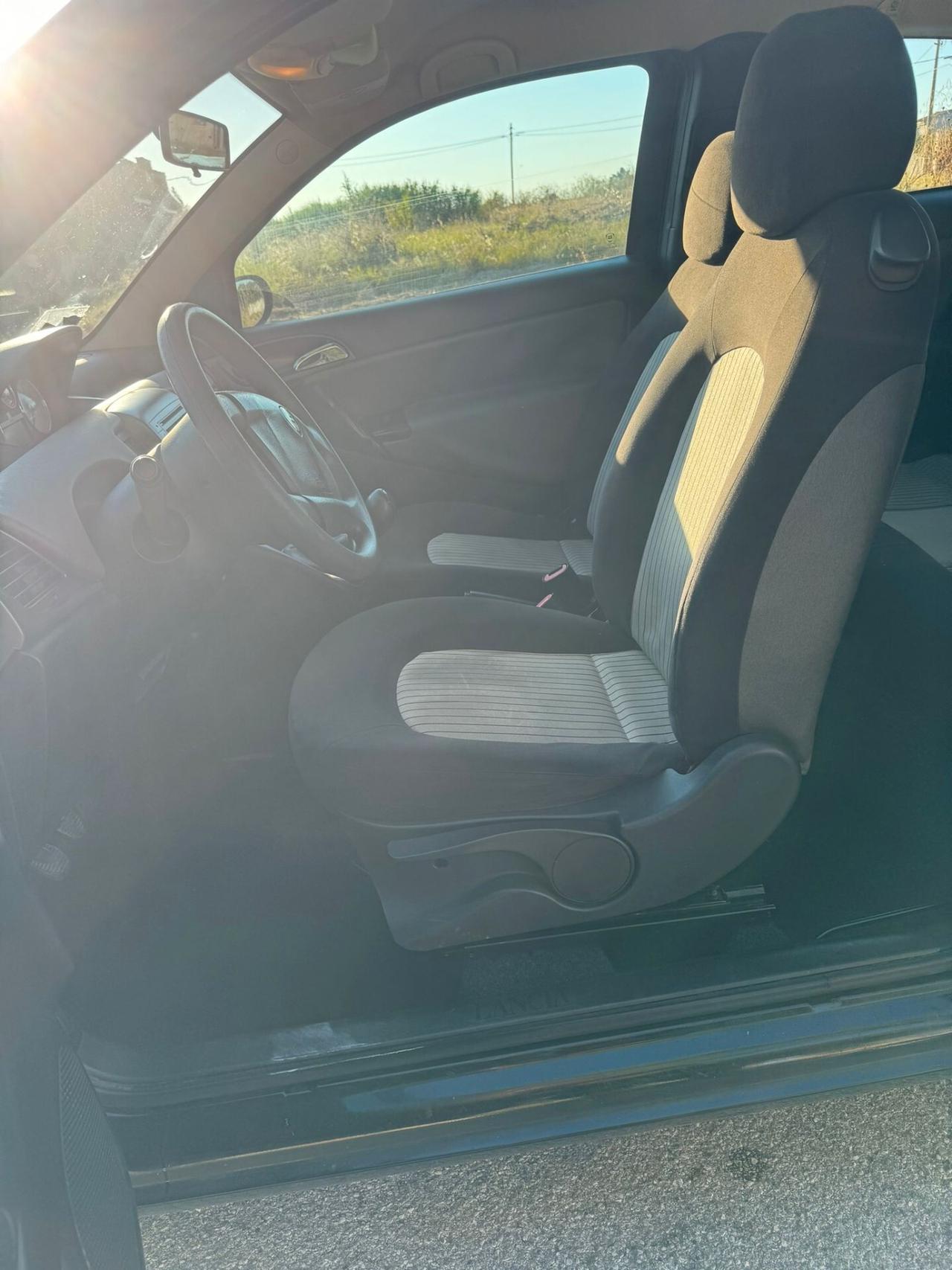 Lancia Ypsilon 1.3 MJT 75 CV Platino