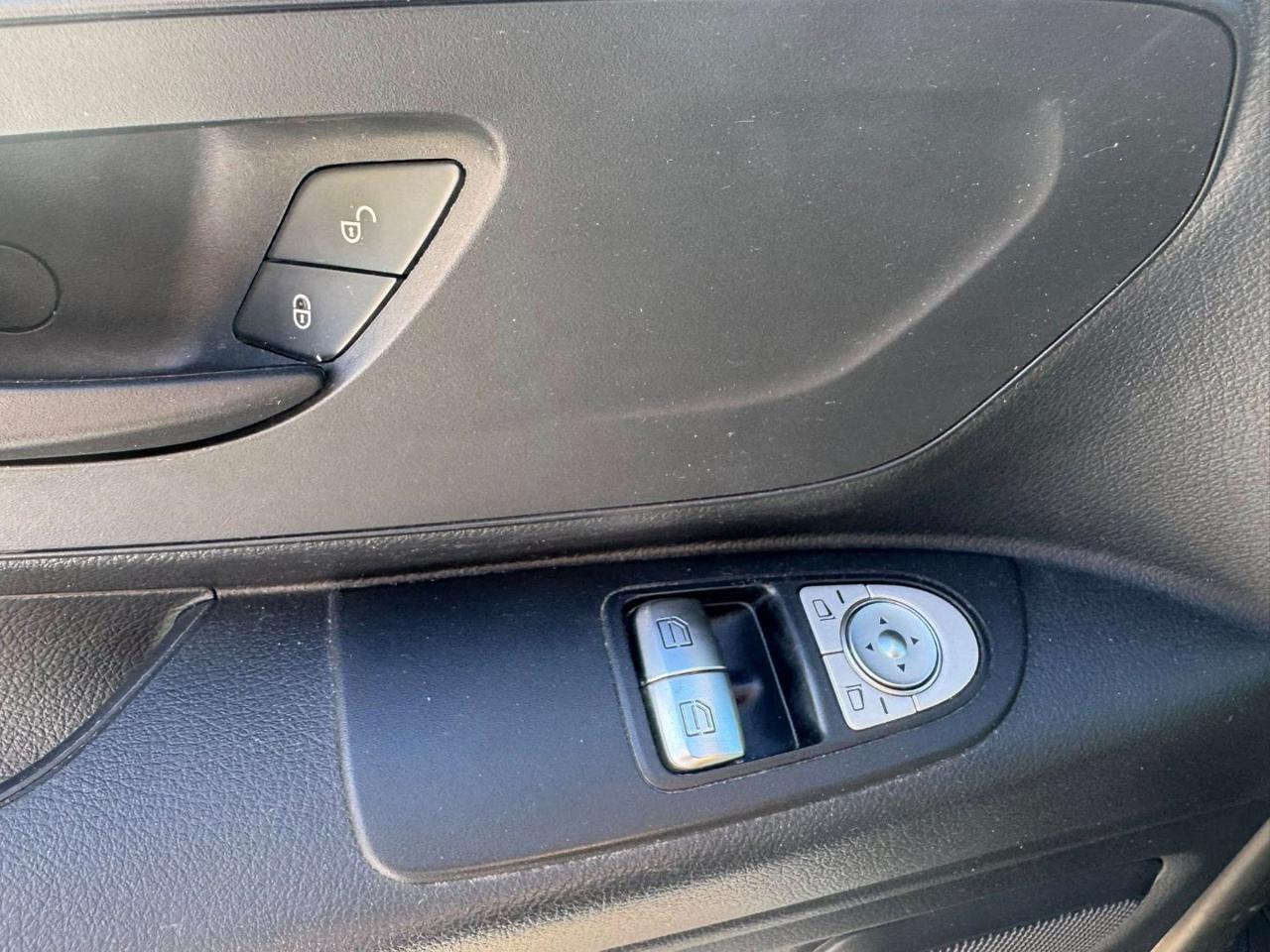 MERCEDES Vito 111 cdi compact E6
