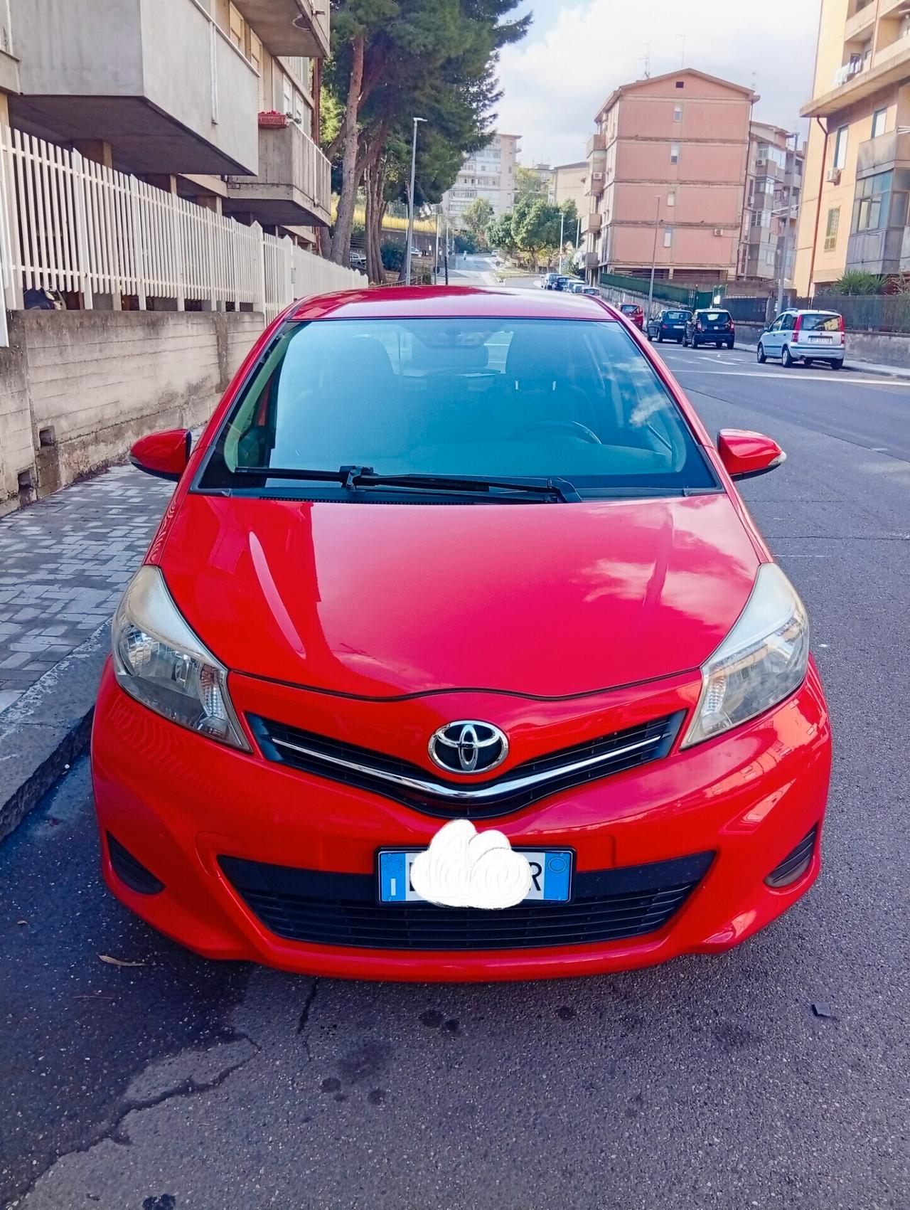 Toyota Yaris 1.0 5 porte Lounge