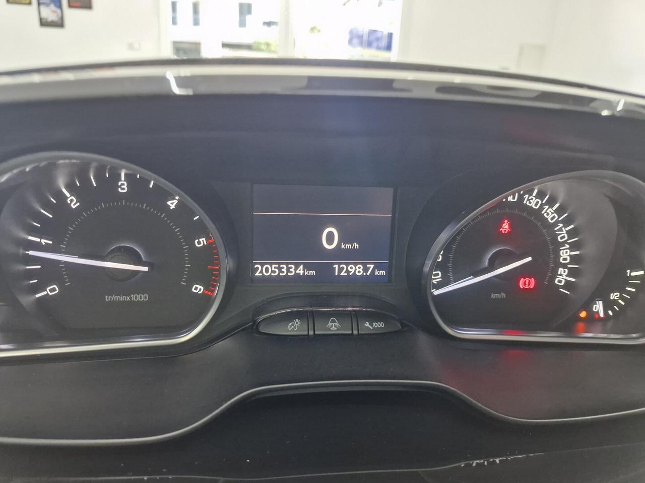 PEUGEOT 208 1.4 HDi 68CV ALLURE