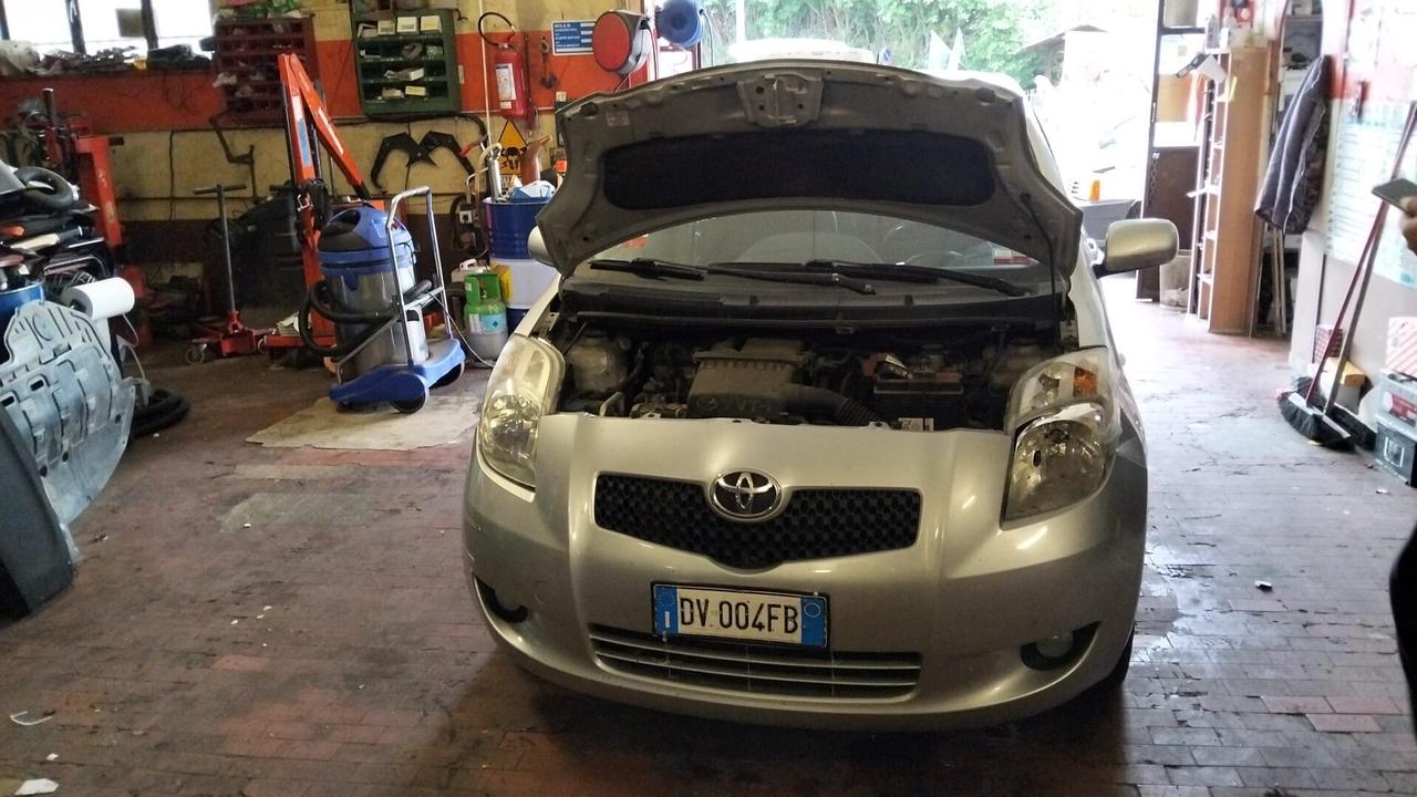 Toyota Yaris 5porte 1.3 benzina 87cv