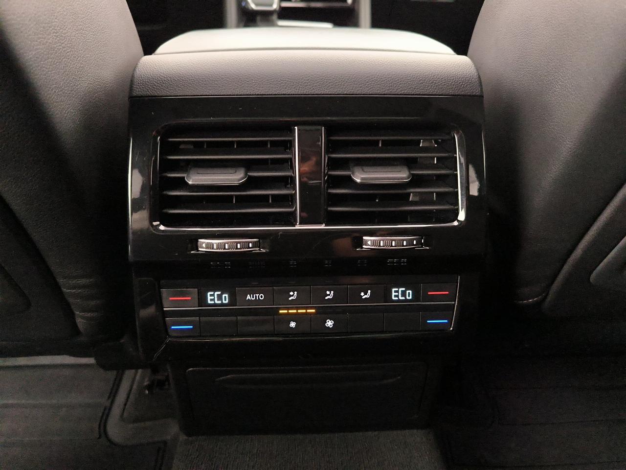 Volkswagen Touareg 3.0 v6 tdi scr r-line 231cv auto