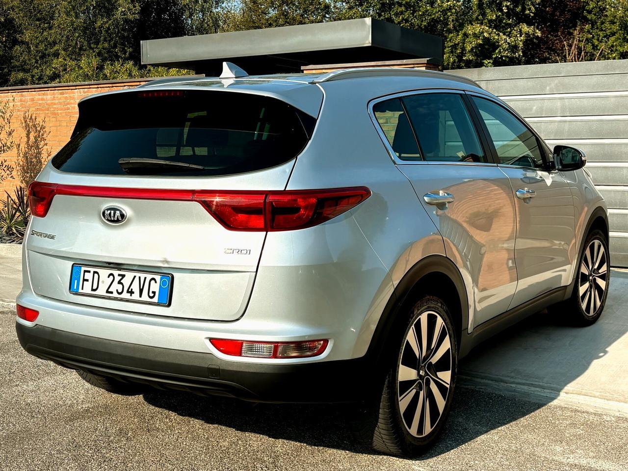 KIA SPORTAGE 1.7D 6m- Pelle,Nav,Camera-EURO 6-2016