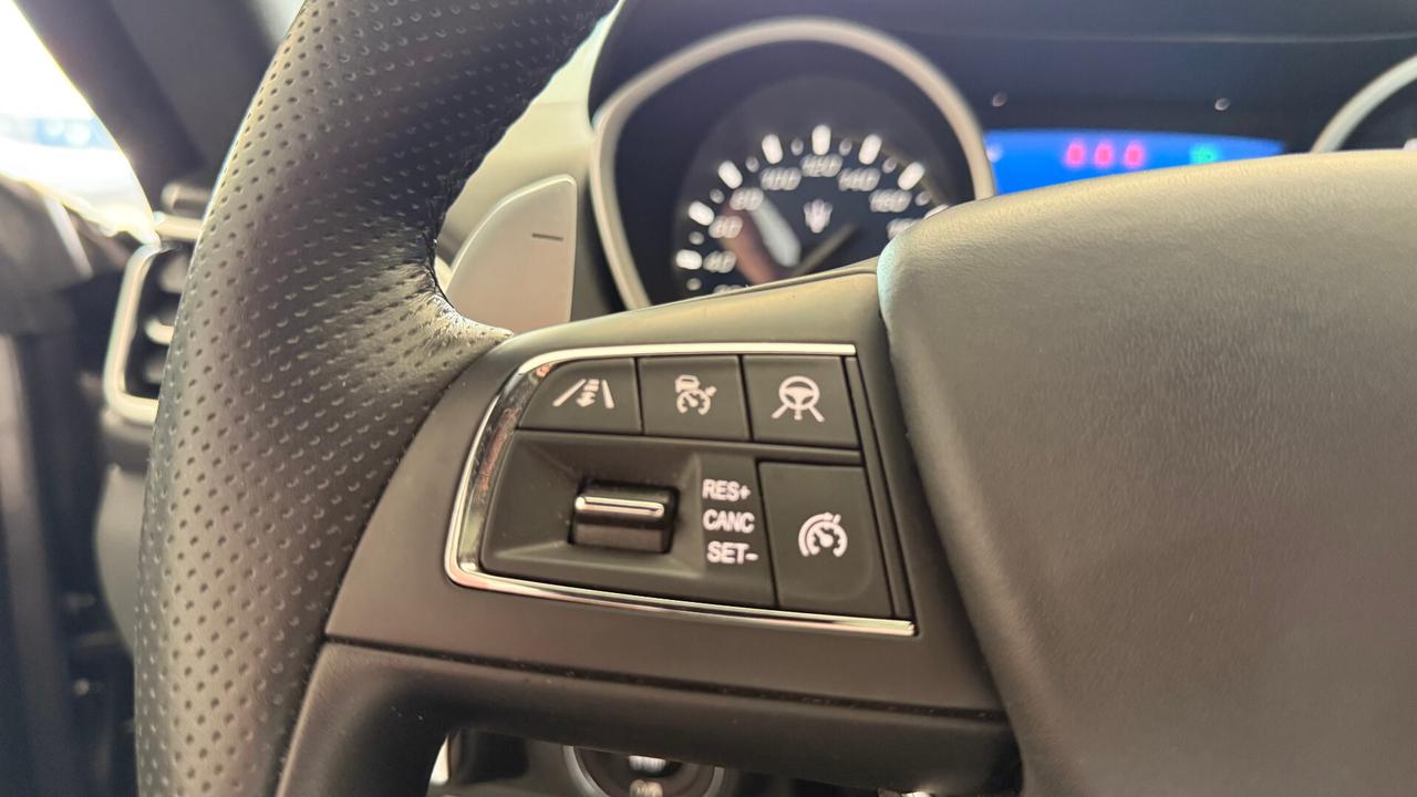 Maserati Ghibli V6 Diesel 275 CV Gransport TETTO