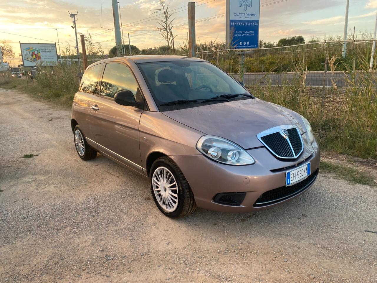 LANCIA YPSILON 1.2 ANNO 2011 ADATTA NEOPATENTATI