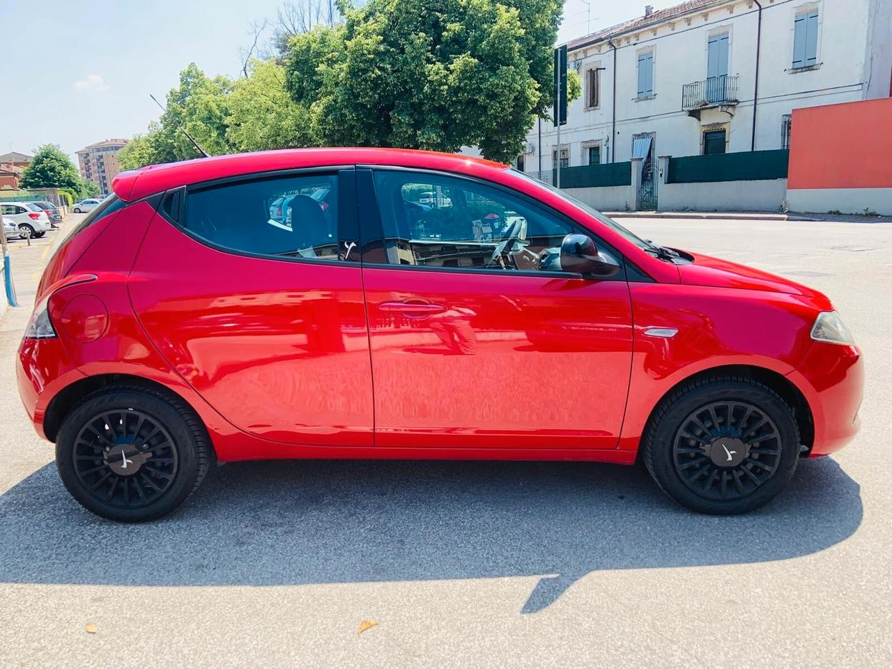 Lancia Ypsilon 1.2 69 CV 5 porte GPL Ecochic 30th Anniversary