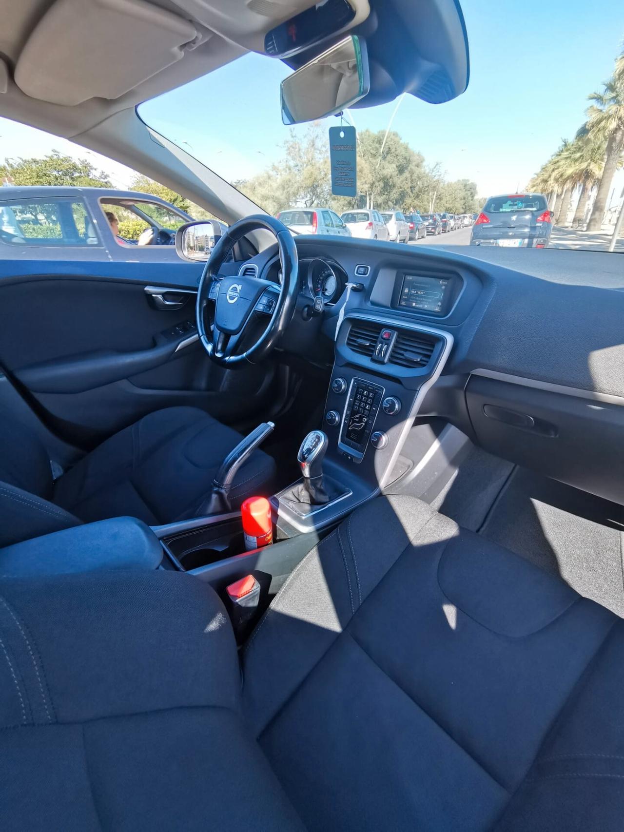 Volvo V40 D2 1.6 Summum 2014