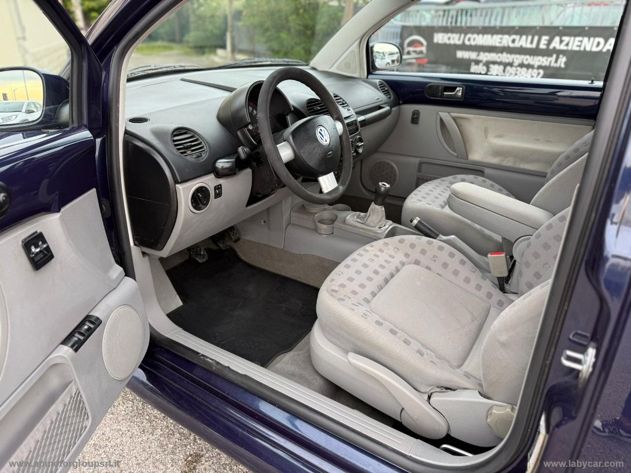 VOLKSWAGEN New Beetle 1.6
