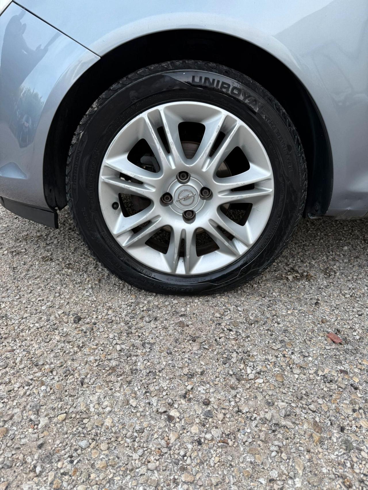 Opel Corsa GPL - GARANZIA - NEOPATENTATI