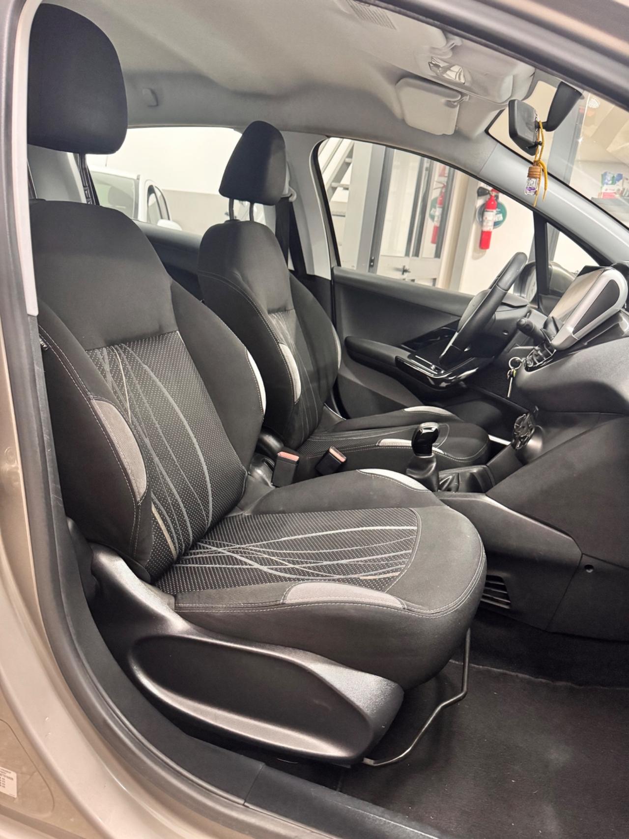 Peugeot 208 1.4 HDi 68 Cv 5P. Allure - 2014