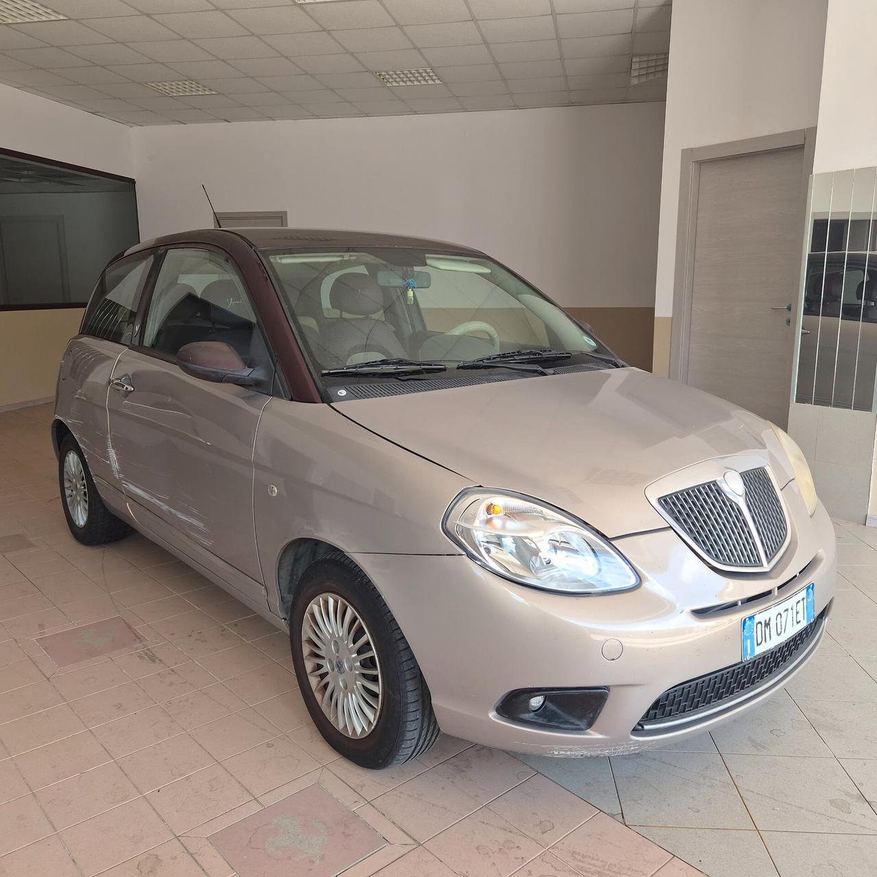 Lancia Ypsilon 1.3 MJT 75 CV Platino