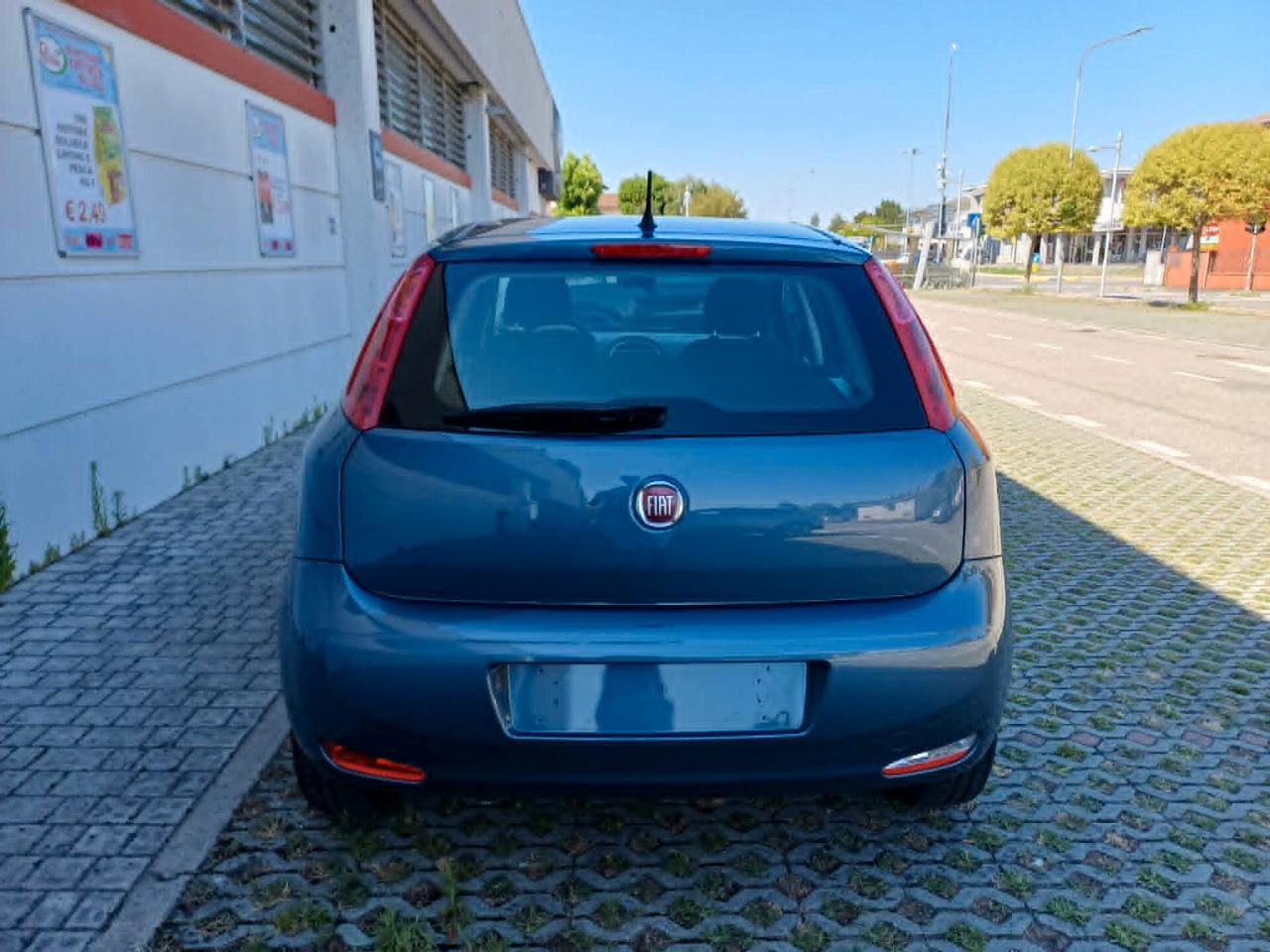 Fiat Punto 1.4 8v 77 cv 5 porte Natural Power Street
