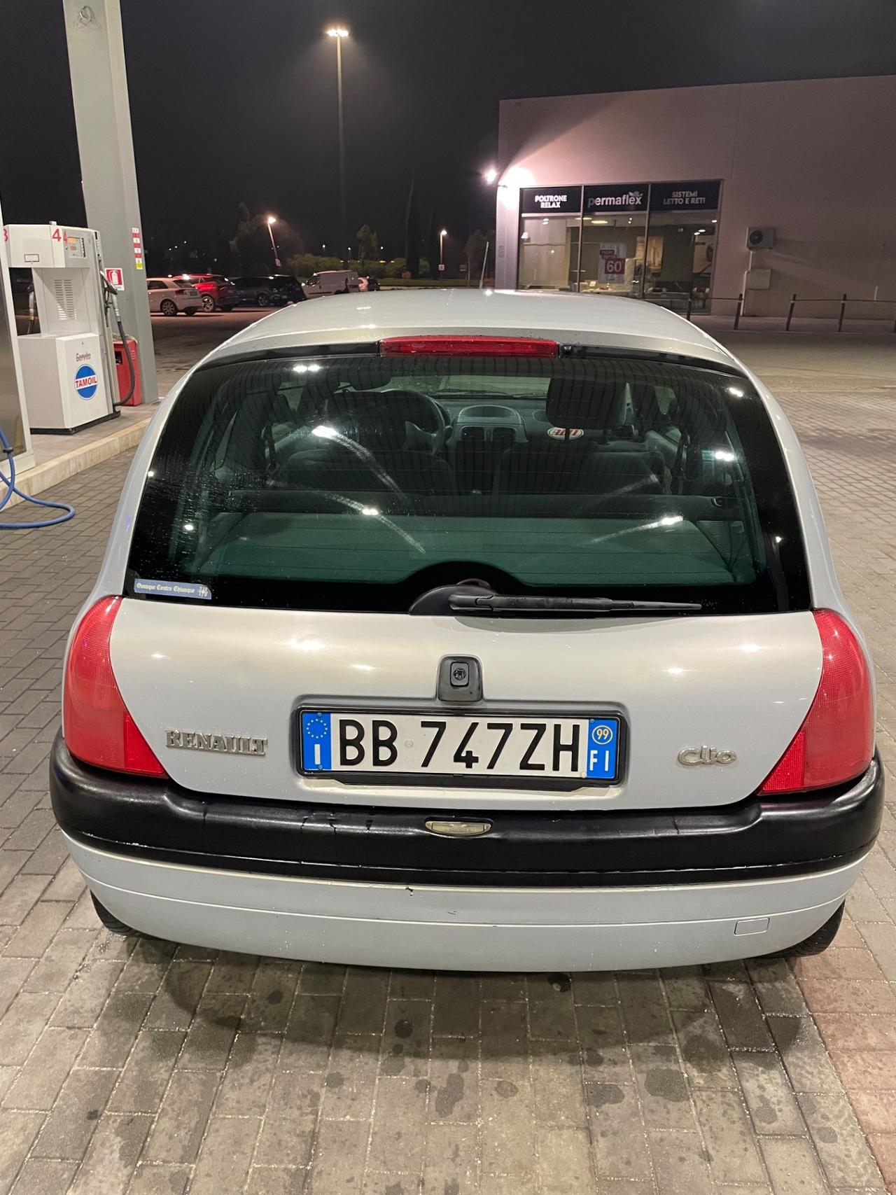 RENAULT CLIO 1.1 BENZINA NEOPATENTATI 183.000 KM ANNO 99.