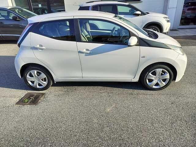 Toyota Aygo 1.0 VVT-i 69 CV 5 porte x-play MMT