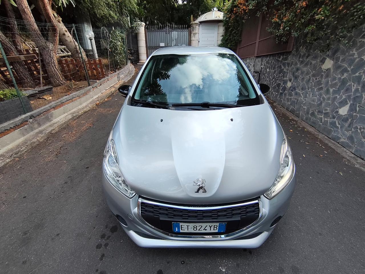 Peugeot 208 1.4 HDi 68 CV 5 porte 2014