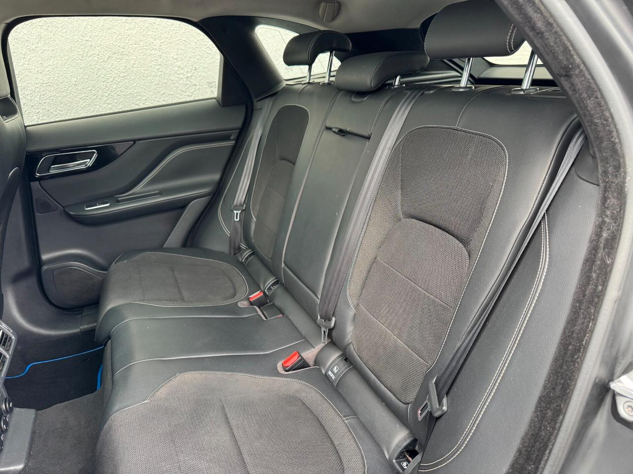 Jaguar F-Pace 2.0 D 180 CV aut. R-Sport