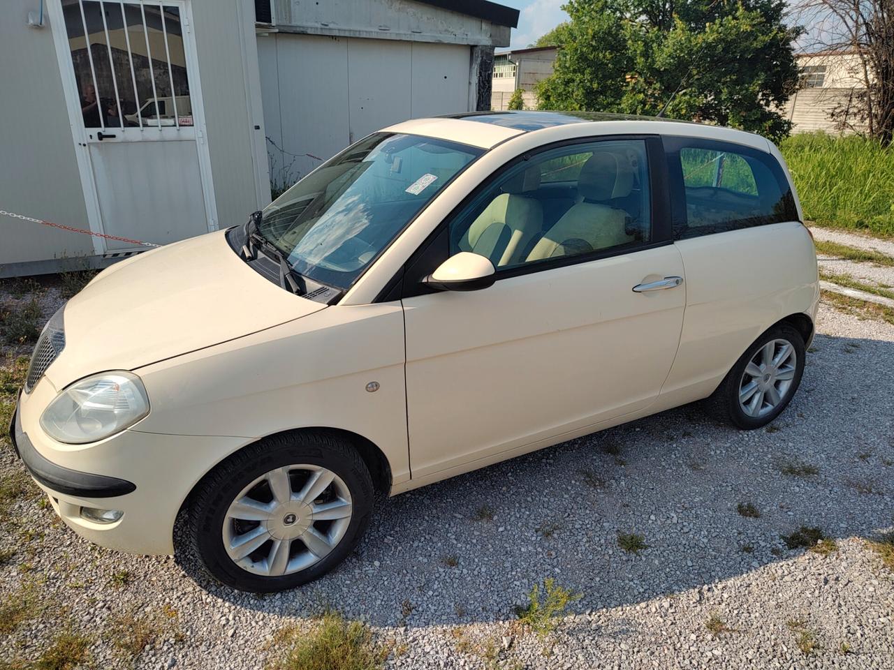 Lancia Ypsilon 1.2 Fire 8v