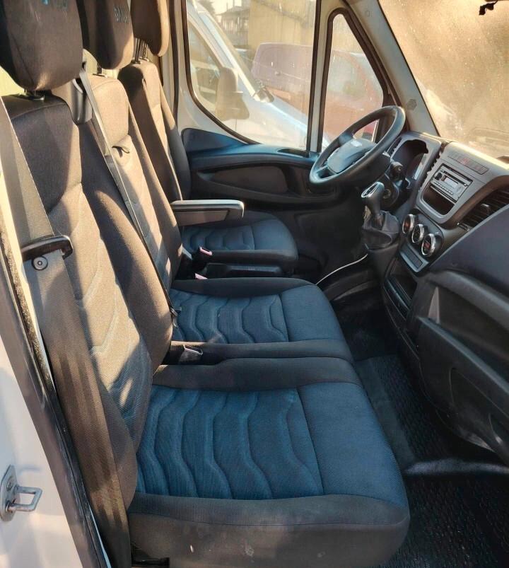 IVECO DAILY 2017 (CAMBIO AUTOMATICO)
