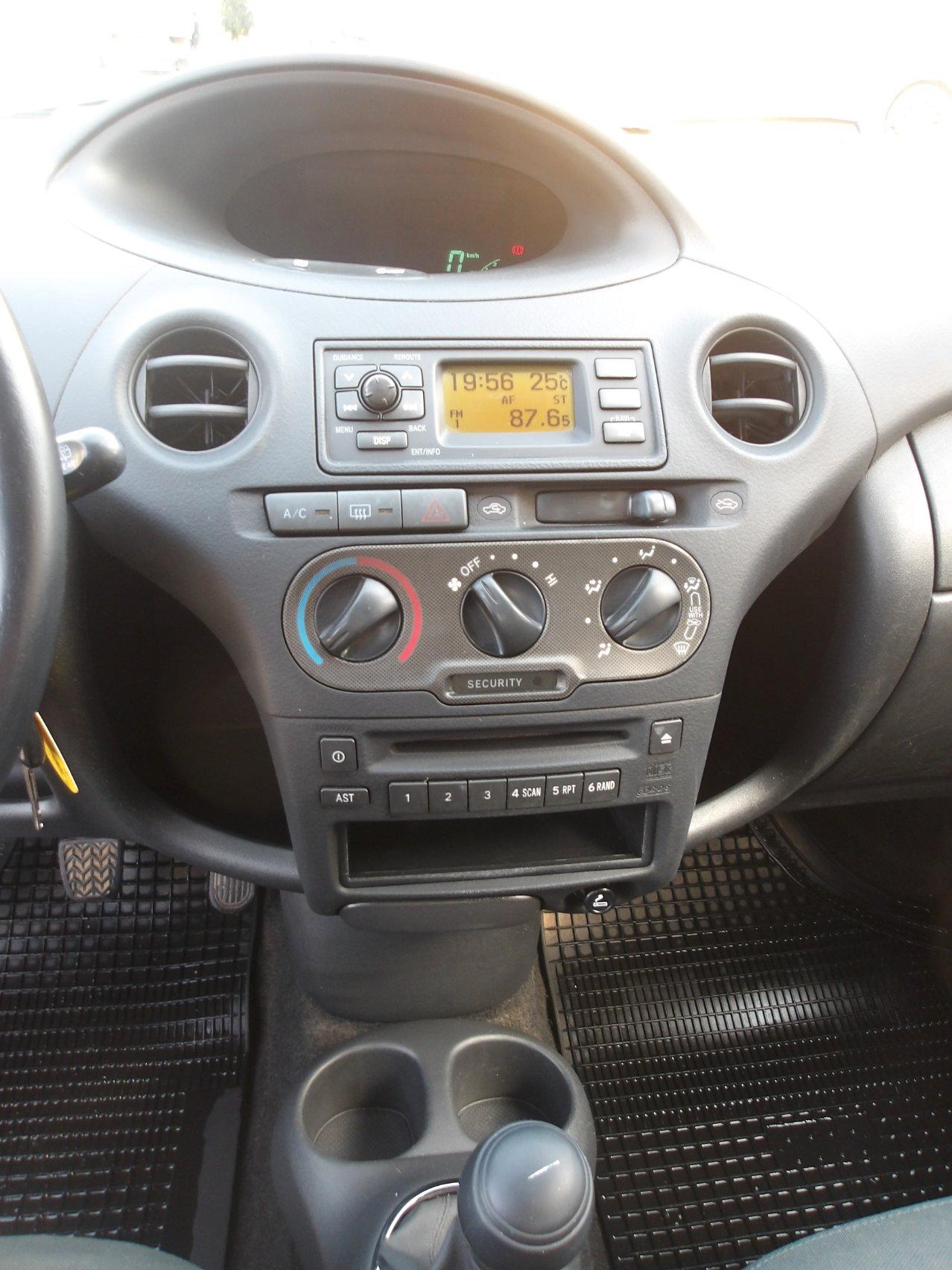 TOYOTA YARIS 1.0 5 PORTE