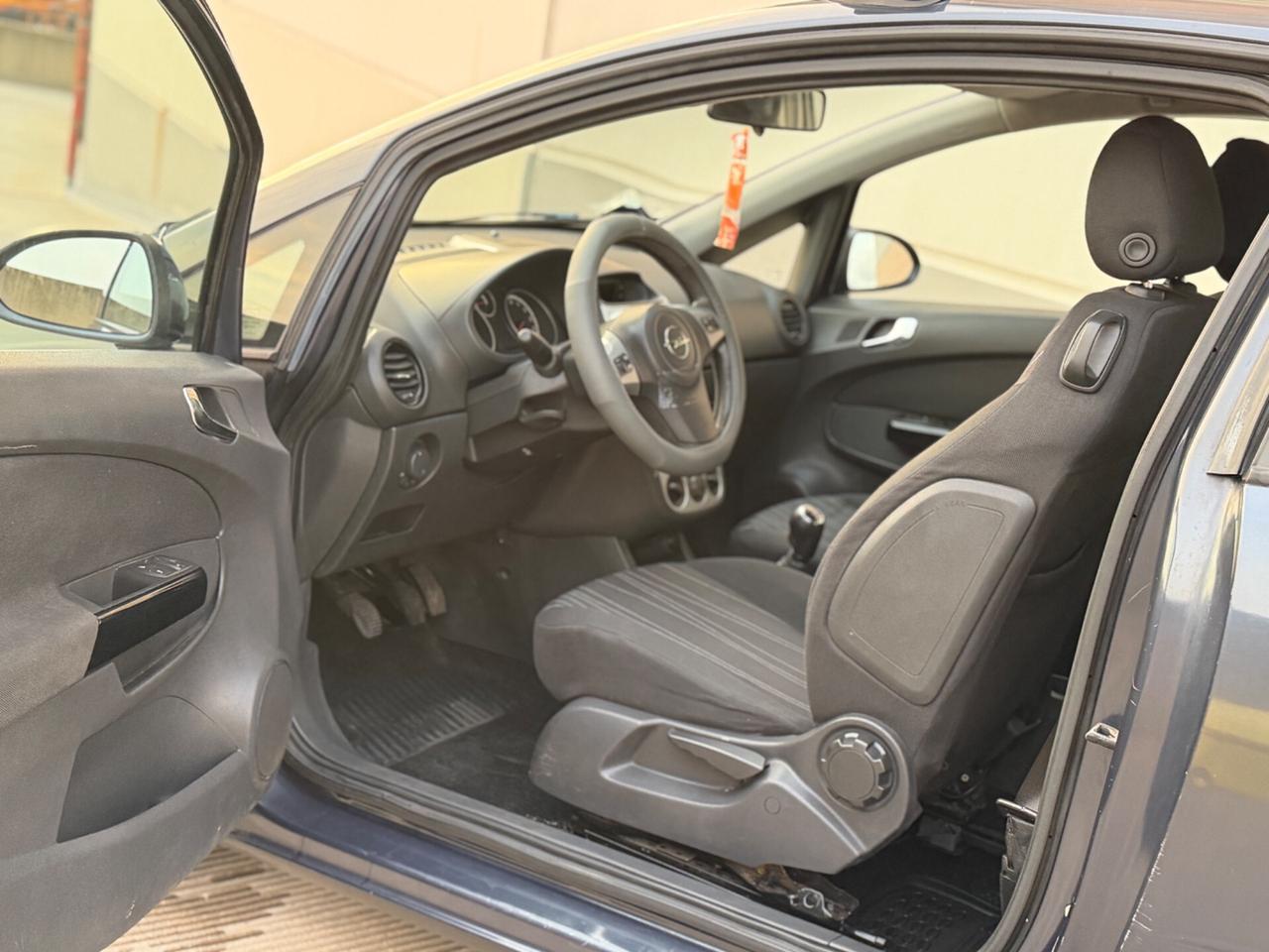 Opel Corsa 1.2 benzina 2009 leggere descrizione