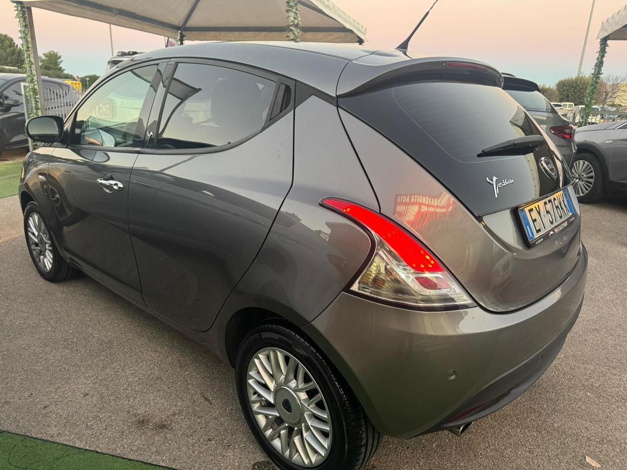 Lancia Ypsilon 1.3 95CV 2015 perfetta garanzia12