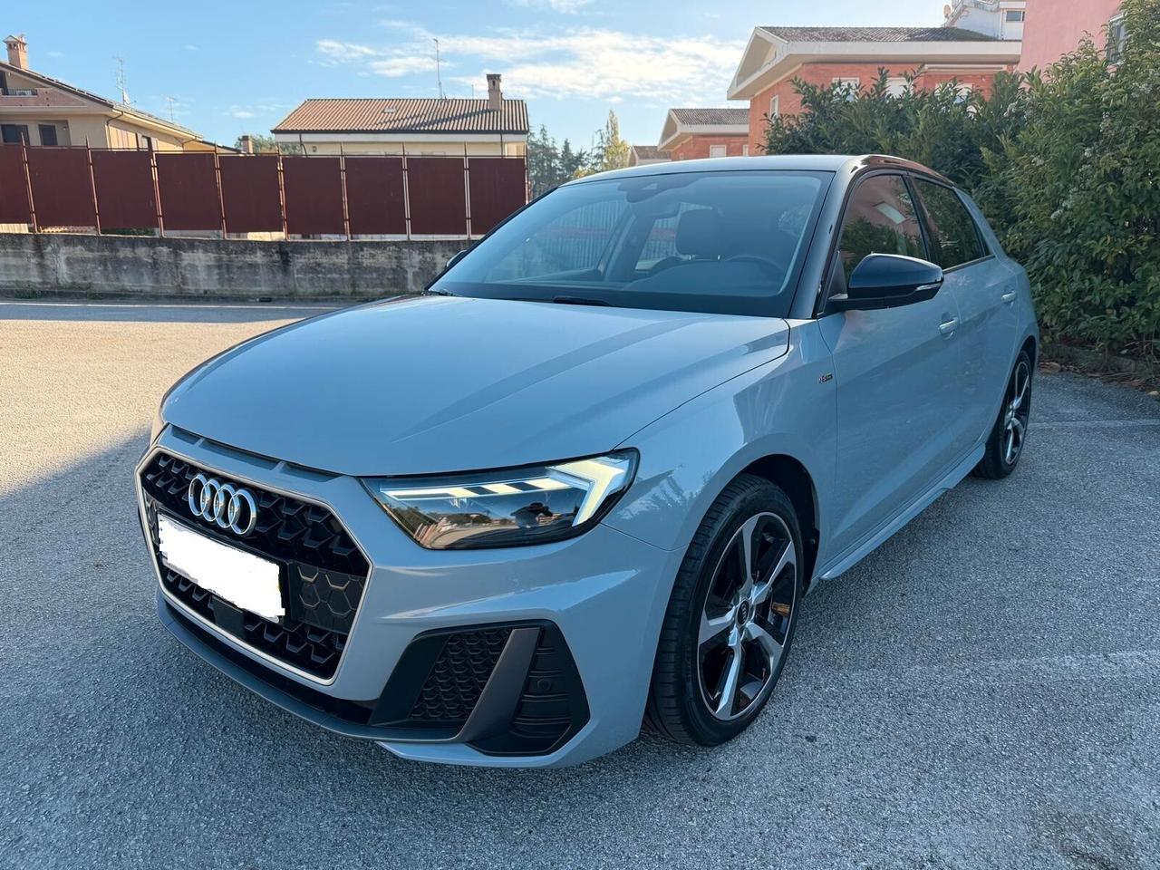 AUDI A1/SPB 30 TFSI/S LINE/ CERCHI 17/ B COLORE/XENO LED/TEL POST/VOL SPORTIVO/VETRI PRIVACY!!