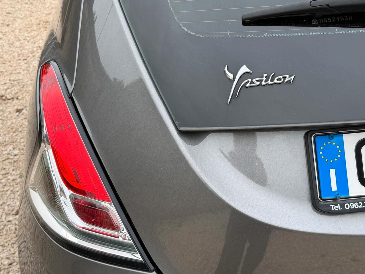 Lancia Ypsilon 1.0 FireFly 5 porte S&S Hybrid Ecochic Gold