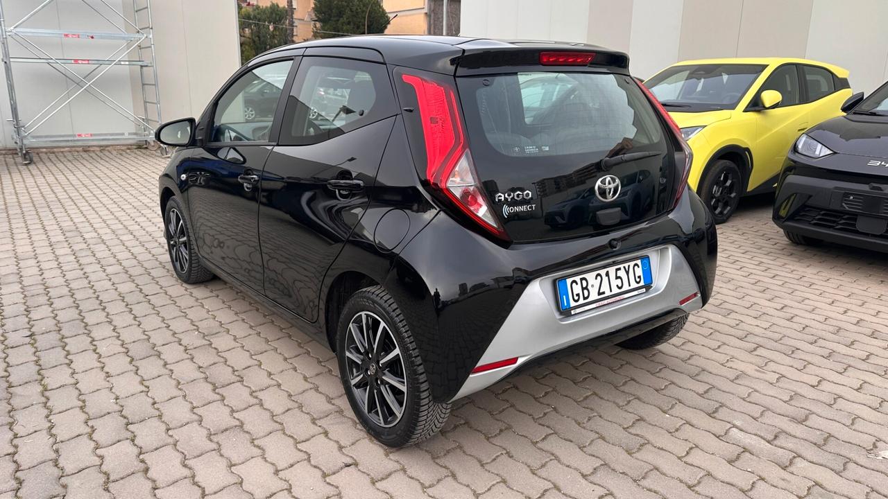Toyota Aygo Connect 1.0 VVT-i 72 CV 5 porte x-play