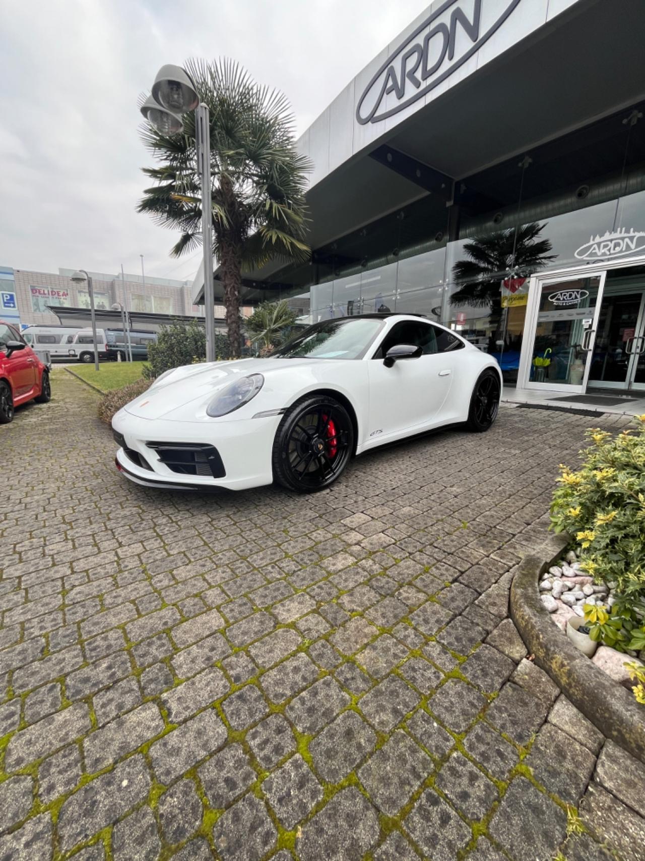 Porsche 911 Carrera 4 GTS