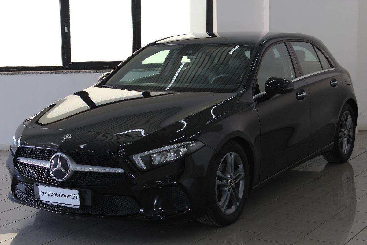 MERCEDES - Classe A - A 180 d Automatic Business Extra ( Schermi 10 pollici + Kit Luci + Cerchi Bruniti )