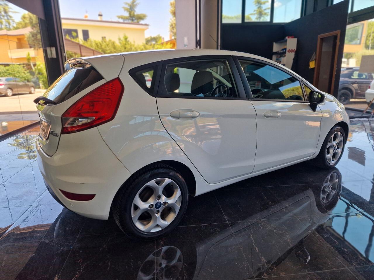 Ford Fiesta 1.4 5 porte Bz.- GPL Titanium