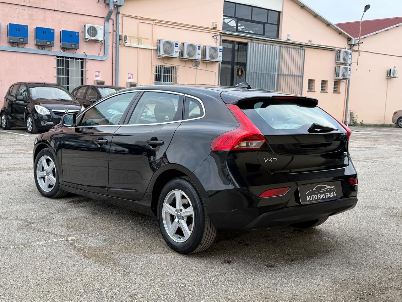 Volvo V40 120CV D2 R-design 2017 EURO6 Neopatentati