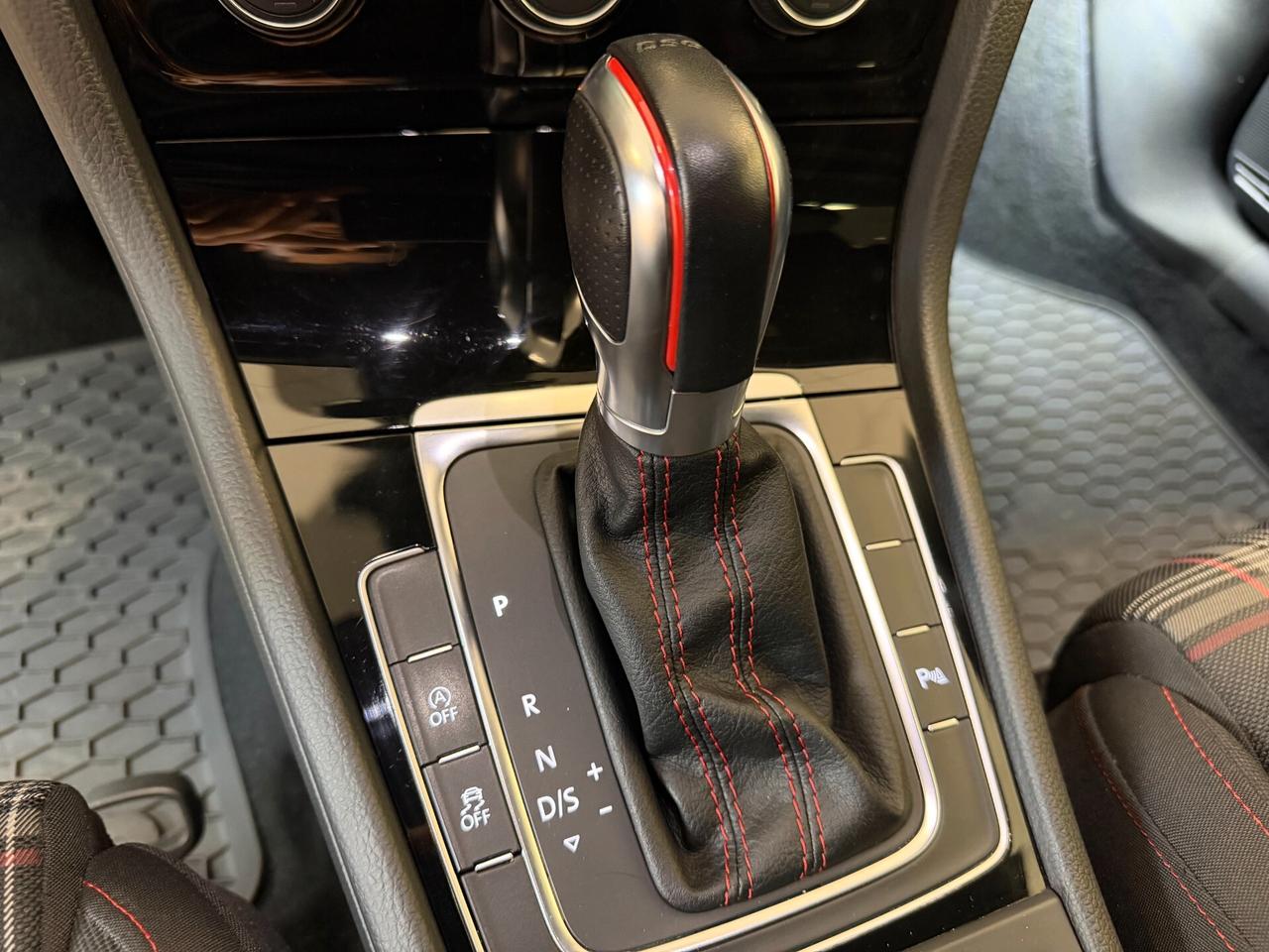 Volkswagen Golf GTI Performance 2.0 TSI 245 CV