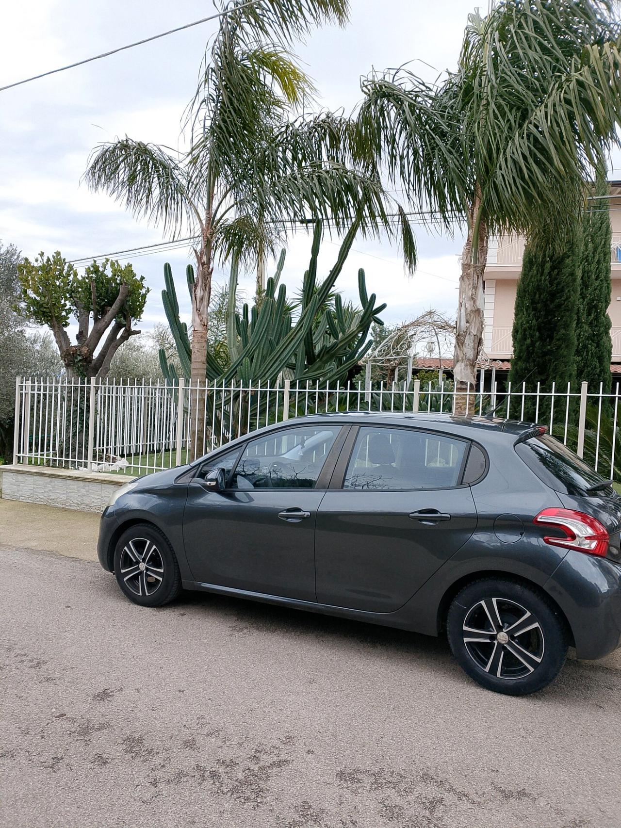 Peugeot 208 1.4 HDi 68 CV 5 porte Allure