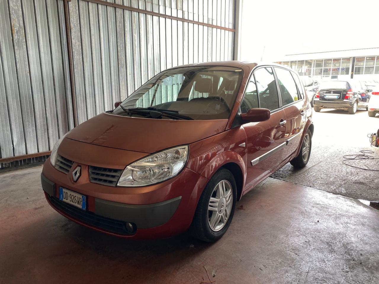 Renault Scenic 1.9 dCi/130CV Confort