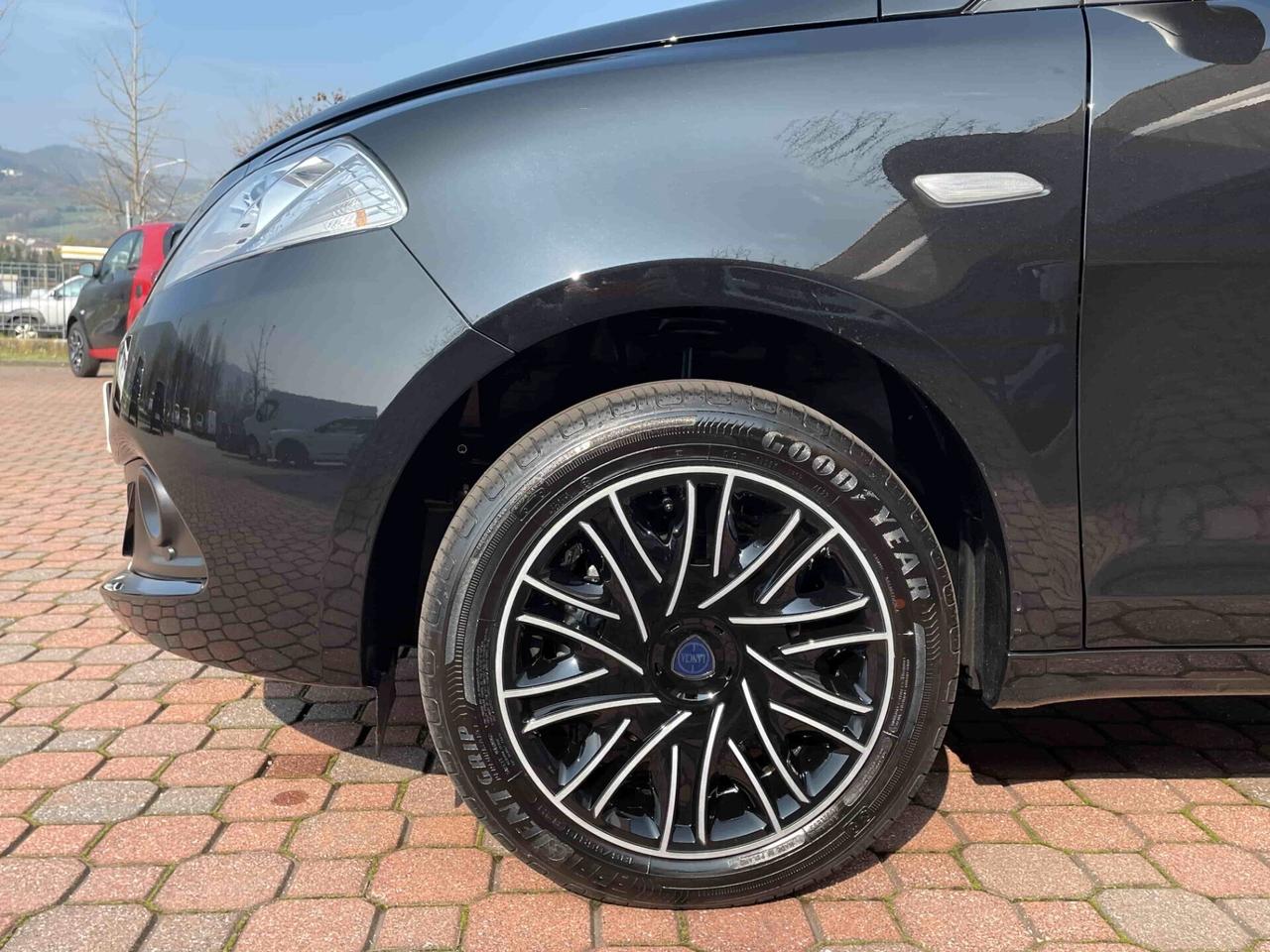 Lancia Ypsilon 1.0 FireFly 5 porte S&S Hybrid Oro