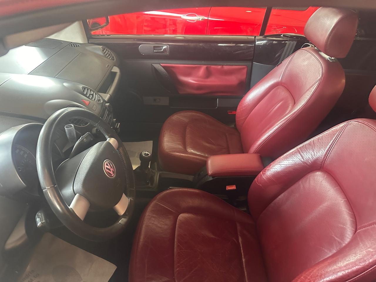 Volkswagen New Beetle 1.6 Cabrio Lim. Red Edt.