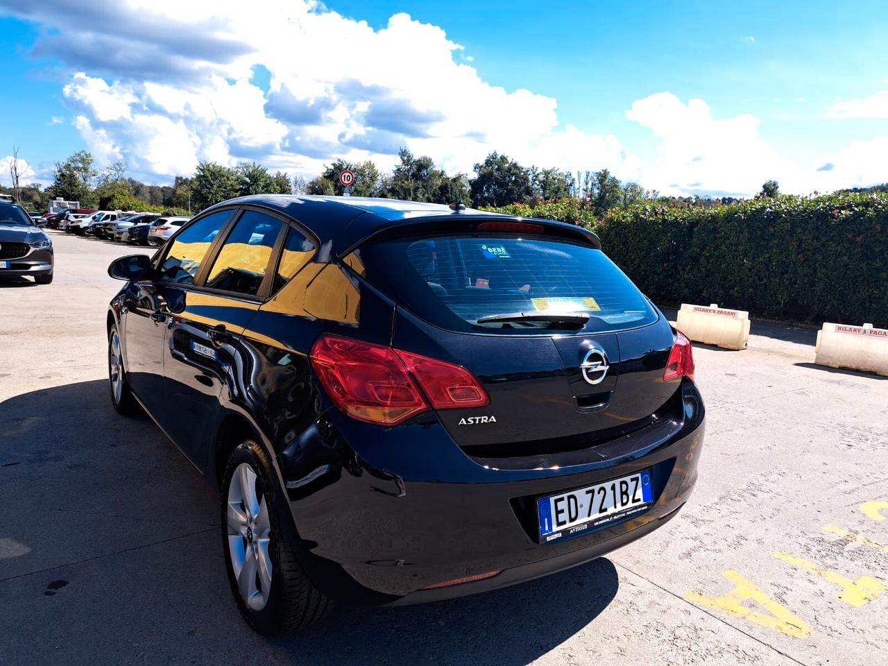 Opel Astra 1.6 115CV 5 porte Cosmo