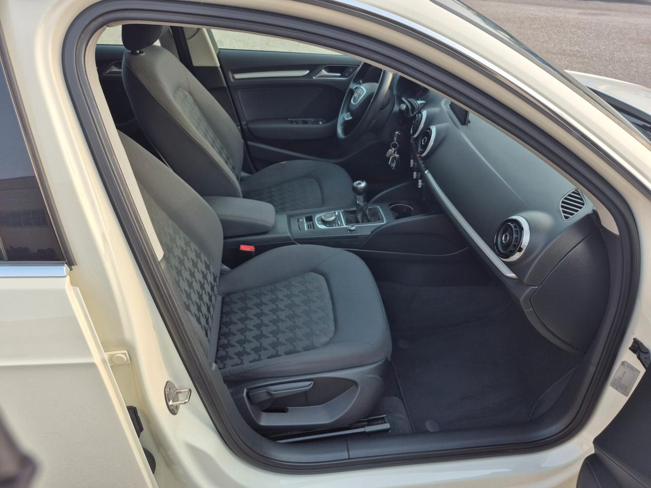 Audi A3 SPB 1.6 TDI diesel Attraction