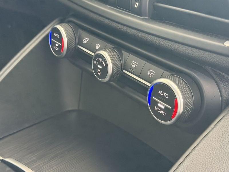 Alfa Romeo Giulia 2.2 Turbo MT6 150 CV Business Launch Ed