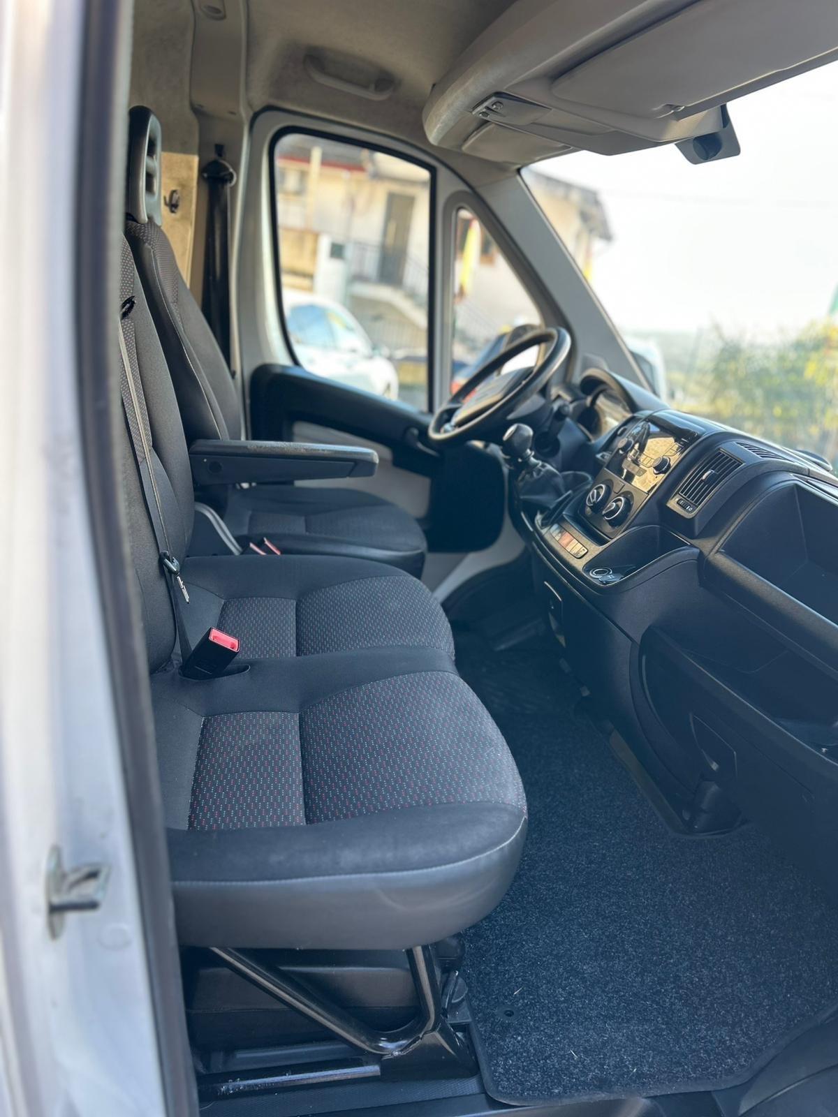 Peugeot Boxer 330 2.0 BlueHDi PC Cabinato