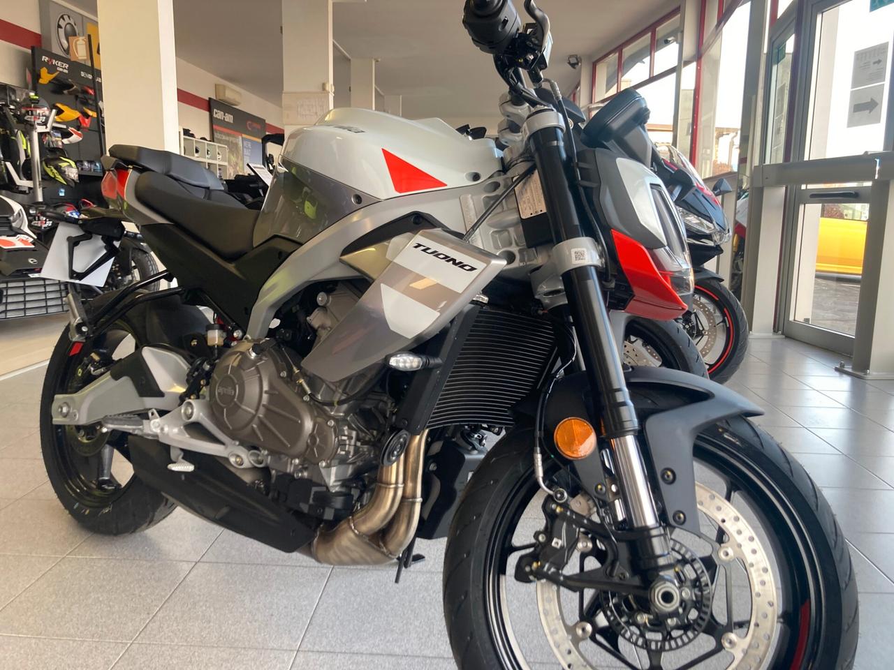 Aprilia Tuono Racing 2025 vari colori e modelli