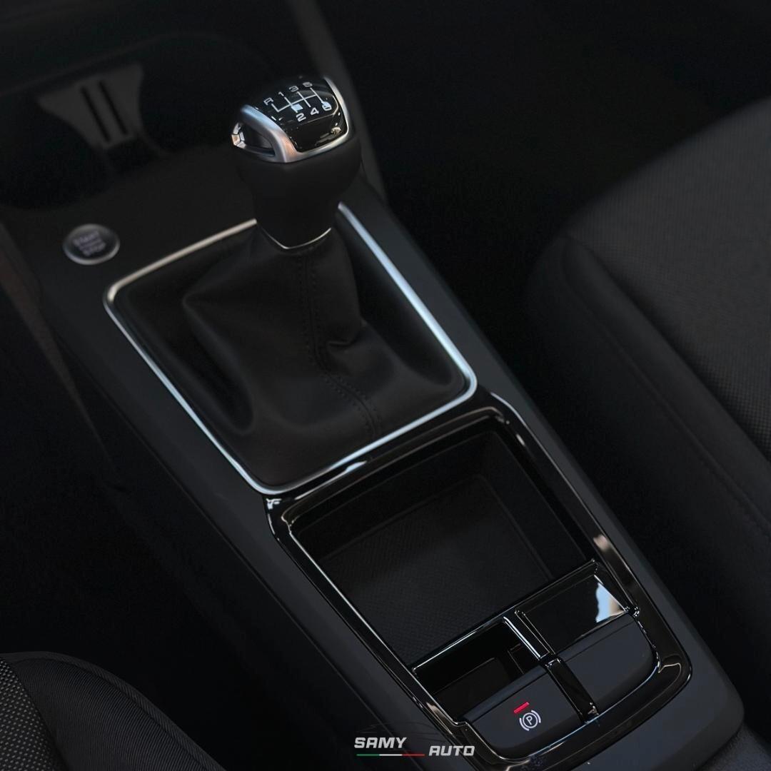 Audi Q2 30 TDI Identity Black